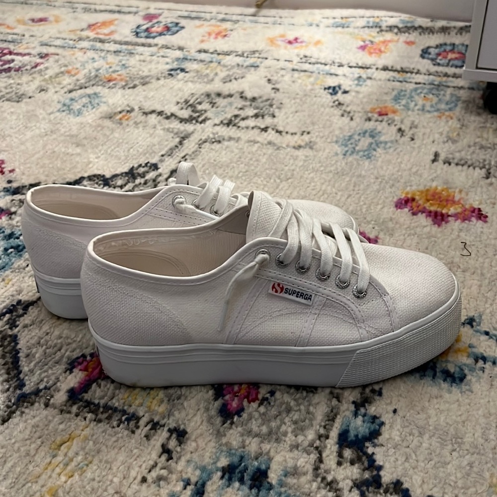 white platform supergas